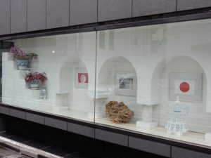 チュニジア，大使館，鳥カゴ，モザイク画，デザートローズ，シディブザイド