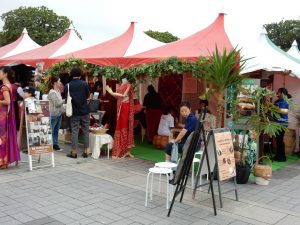 多くの女性が並んでいた