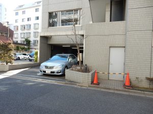 車が止まっている所です